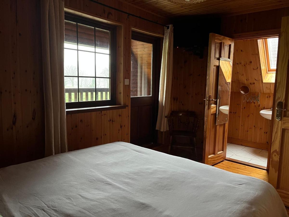 Cosy Lakeside Chalet With Option To Add Private Hot Tub Duneena 外观 照片
