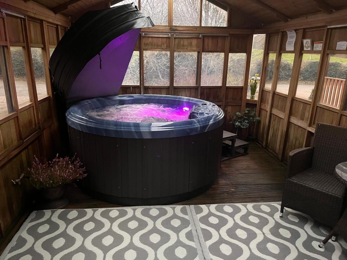Cosy Lakeside Chalet With Option To Add Private Hot Tub Duneena 外观 照片