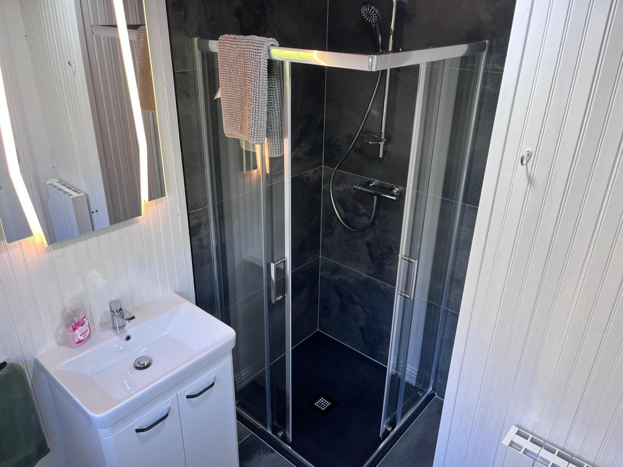 Cosy Lakeside Chalet With Option To Add Private Hot Tub Duneena 外观 照片